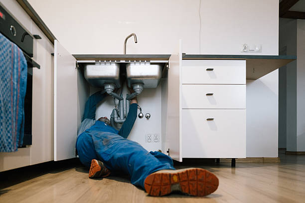 Professional Emergency Plumber technician working in Escatawpa, MS